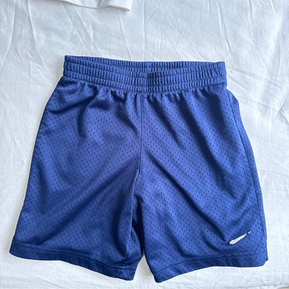 Nike 2 Piece T-Shirt & Shorts Outfit Set Boys Size 5/6 - Picture 3 of 9